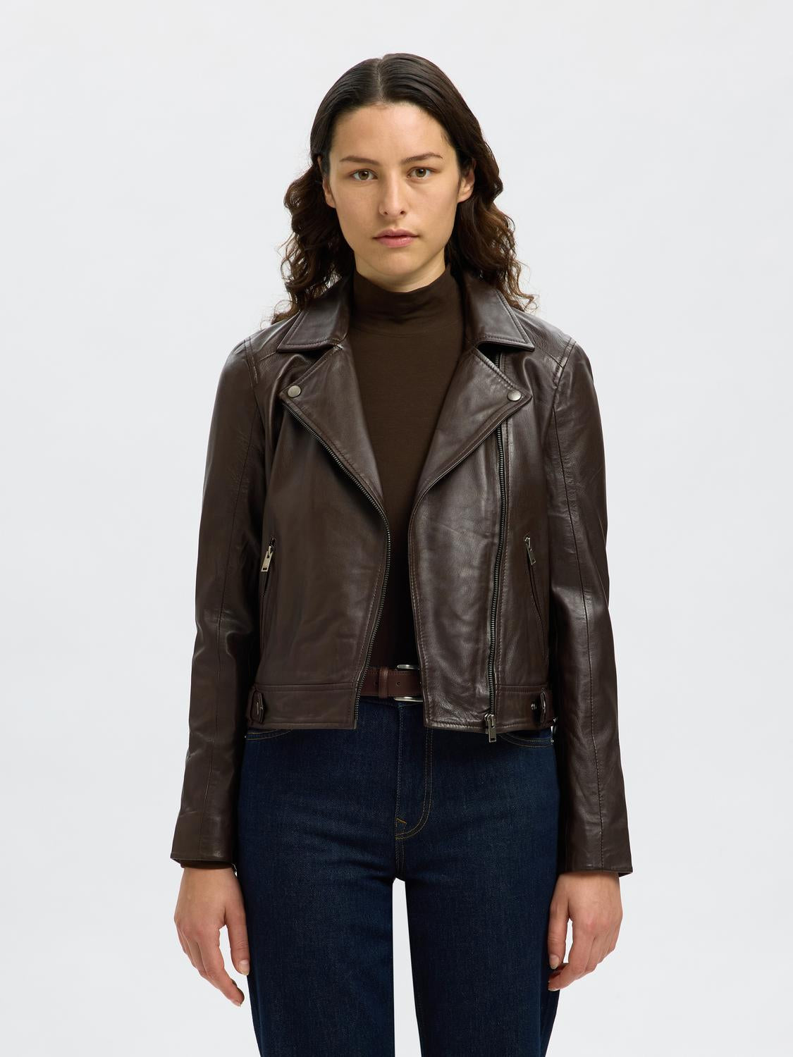 model_shot-front